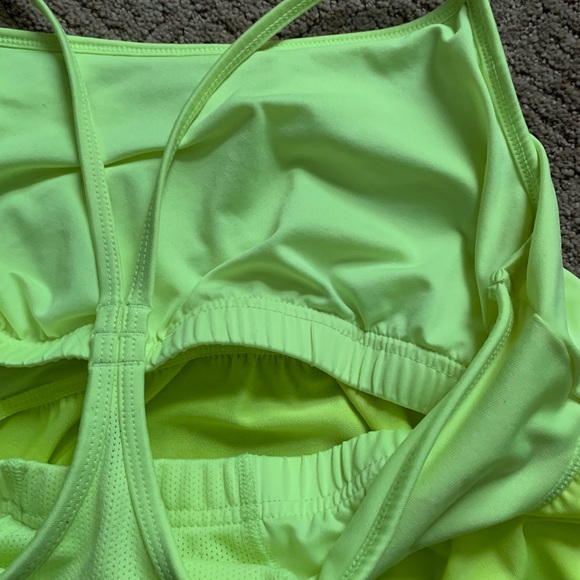 Champion women’s tank top with built in bra🏃🏽‍♀️ - Picture 4 of 5